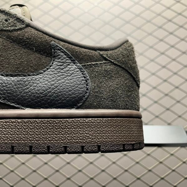 IMG_7345 Travis Scott x Air Jordan 1 Low