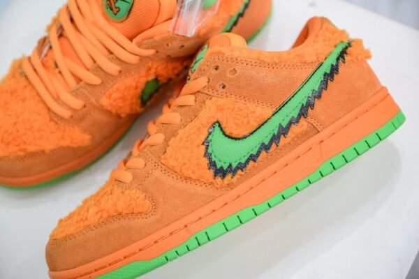 Nike Dunk SB x Grateful Dead