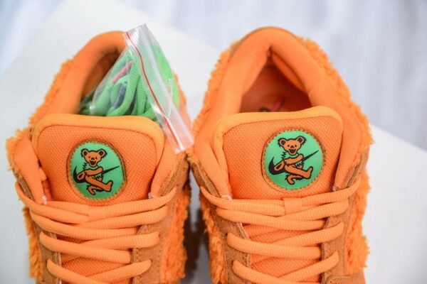 Nike Dunk SB x Grateful Dead