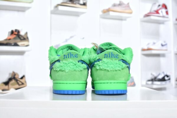 Nike Dunk SB x Grateful Dead