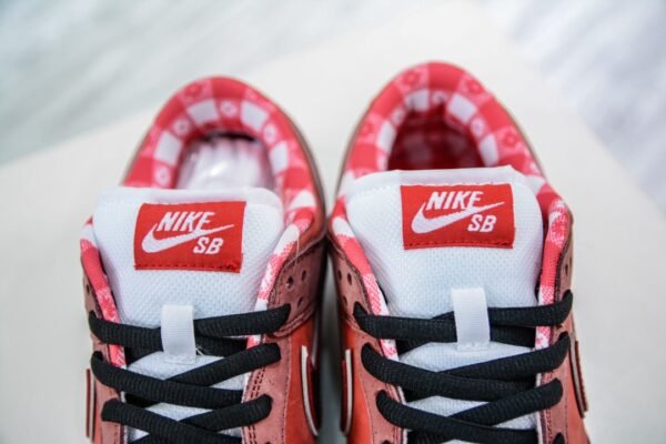 Nike Dunk SB Low Red Lobster